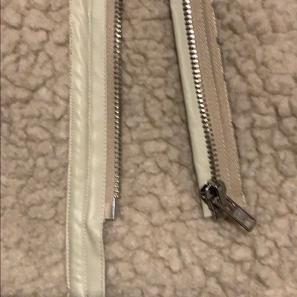 She + Sky Sherpa Vest - Picture 2 of 4